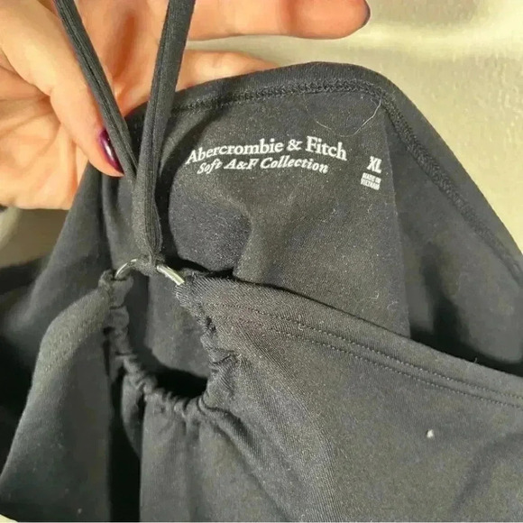 NWT Abercrombie & Fitch black cropped O-ring tie neck halter top XL - Picture 4 of 5